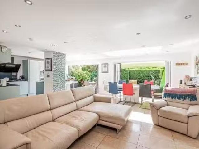 Rental! 4 bedroom detached house for rent in Langfield Road, K.