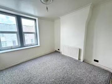 Rental! 4 bedroom terraced house for rent in Boswell Street, B.
