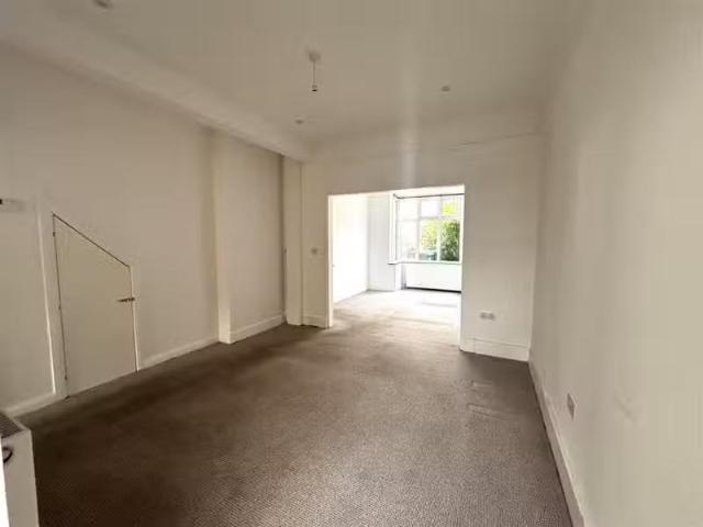 New 4 bedroom terraced house for rent in Maxwell Road, Littleh.