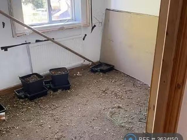 Cheap 4 bedroom terraced house for rent in The Arches, Trowbri.