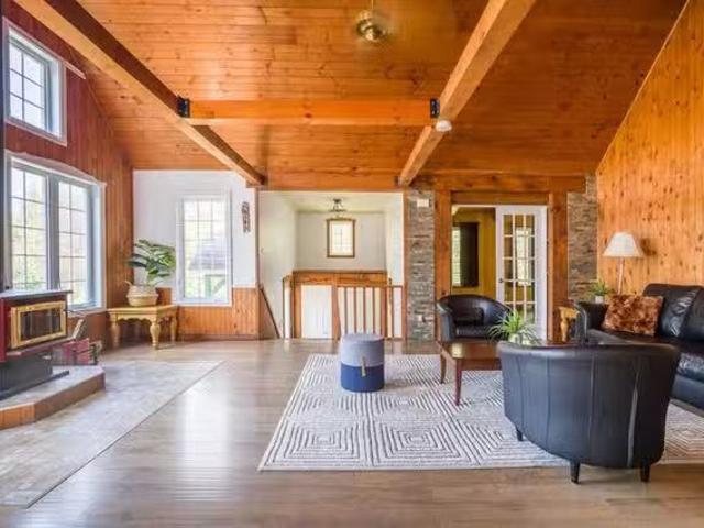 Unique 4 BR Rue L. J. Papineau