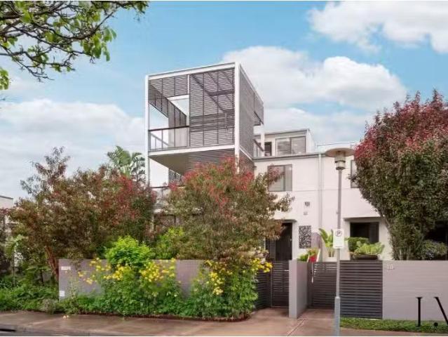 Deal! 4 BR Unit 41/1 Forbes Street, Carrington Apartment for r.