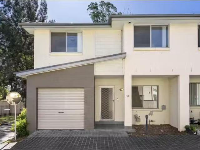 Rental! 4 BR 14/162 Walters Road, Blacktown Townhouse for rent.