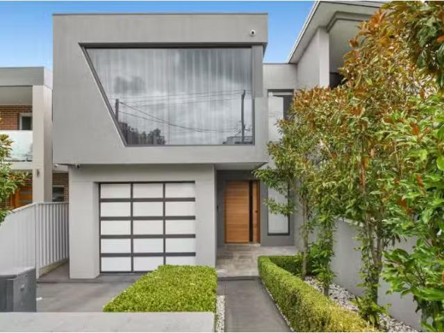 Cheap 4 BR 14A Orient Road, Padstow Townhouse for rent Listed.