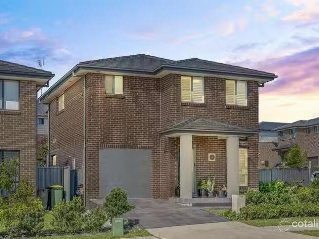 Nice 4 BR 154 Tallawong Road, Rouse Hill, NSW 2155
