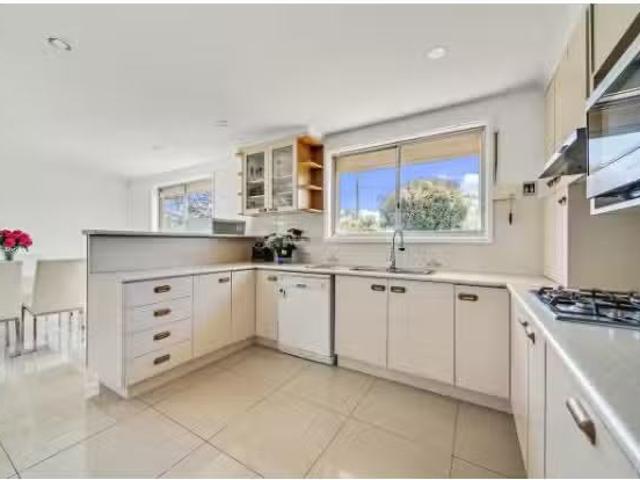 Cheap 4 BR 15 Degraves Crescent, WANNIASSA House for rent Lis.