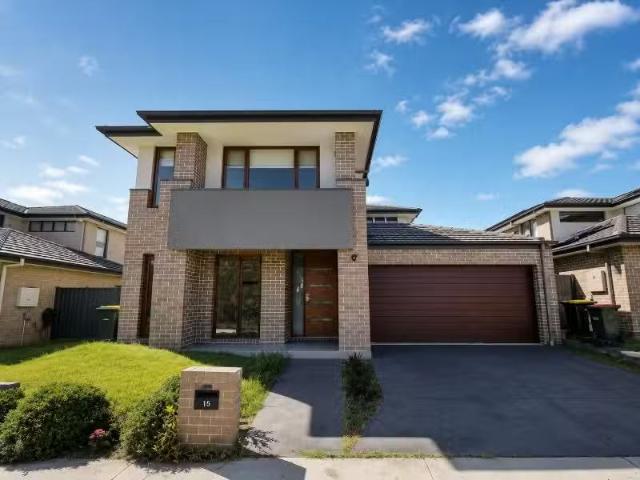 Nice 4 BR 15 Islington Street, DENHAM COURT House for rent Li.