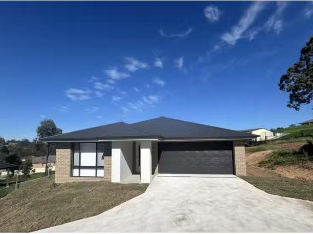 Just in! 4 BR 15 Lou Fisher Place, Muswellbrook House for rent.