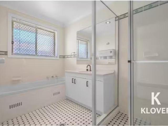 New 4 BR 15 Wisteria Close, Glenmore Park House for rent List.