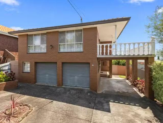 Cozy 4 BR 16 Neil Street, Bell Post Hill, VIC 3215 House for.