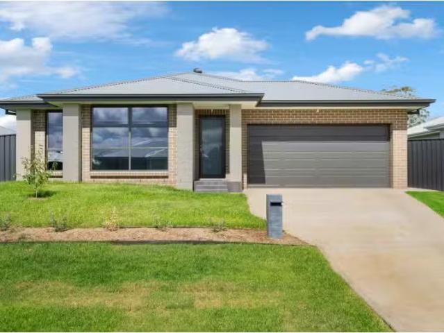 Unique 4 BR 16 Edye Circuit, Orange House for rent Listed by.