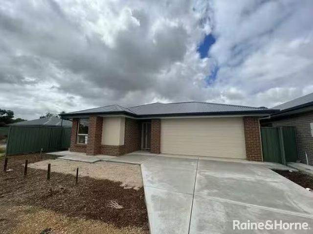 Charming 4 BR 17 Murray Hillier Court, Evanston Gardens, SA 5116