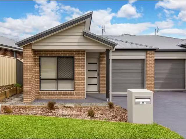 Charming 4 BR 1/7 Mac Killop Drive, Morisset Townhouse for ren.
