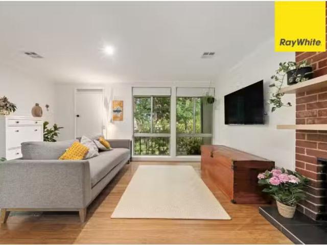 Deal! 4 BR 17 Lindrum Crescent, HOLT House for rent Listed by.