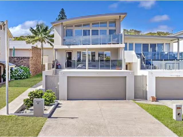 Cheap 4 BR 19 Graham Street, BOAT HARBOUR Townhouse for rent.