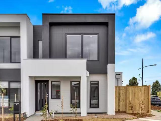 Rental! 4 BR 19 Serenade Street, Donnybrook, VIC 3064