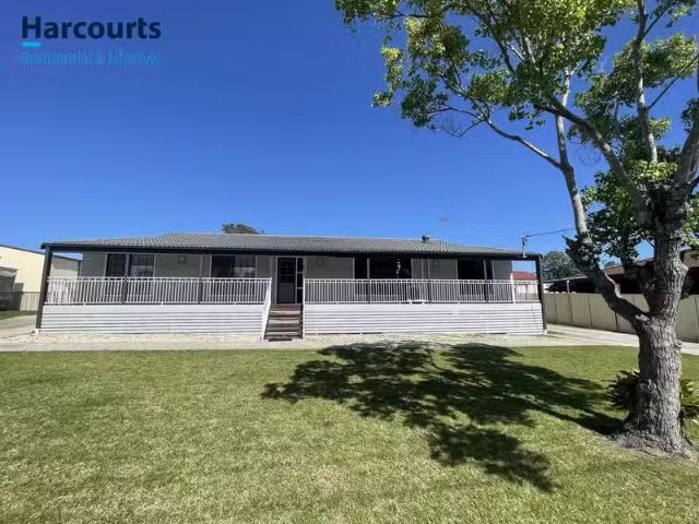 Rental! 4 BR 19 21 Braithwaite Road, TACOMA, NSW 2259 House.
