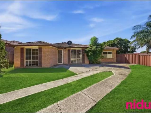 Cozy 4 BR 10 Matheson Grove, Hassall Grove House for rent Lis.