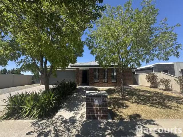 Unique 4 BR 10 Rissmann Drive, HORSHAM, VIC 3400 House for R.