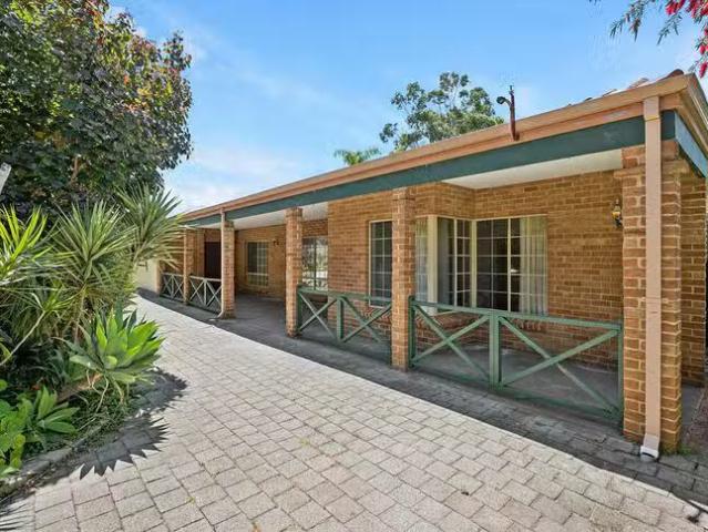 Nice 4 BR 10 Westbury Crescent, Bicton, WA 6157
