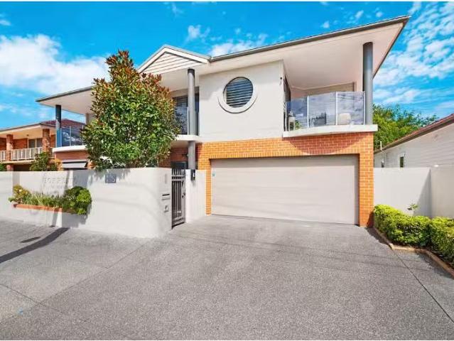 Charming 4 BR 1/178 Beaumont Street, Hamilton House for rent.