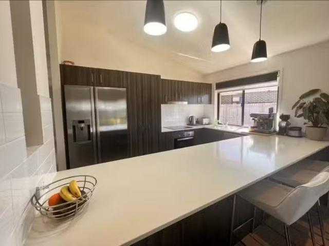 For Rent! 4 BR 11 Mantis Crescent, CALOUNDRA WEST, QLD 4551.
