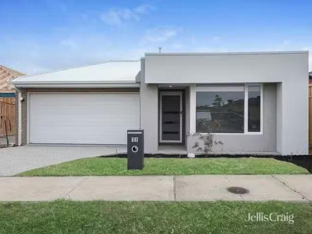 Nice 4 BR 11 Twain Road, Mambourin, VIC 3024
