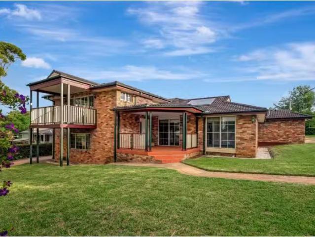 Cozy 4 BR 11 Woodhill Street, Castle Hill House for rent List.