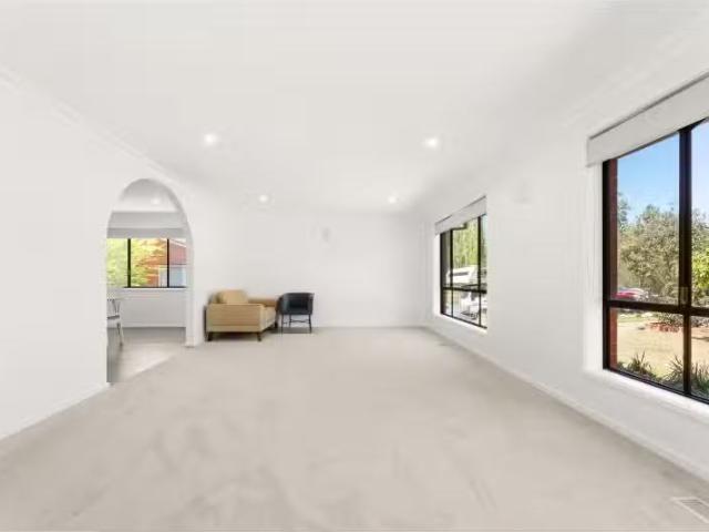 Rental! 4 BR 126 Goyder Street, NARRABUNDAH House for rent Li.