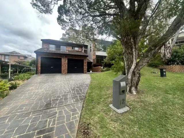 Deal! 4 BR 12 Mcgregor Place, FIGTREE House for rent Listed b.