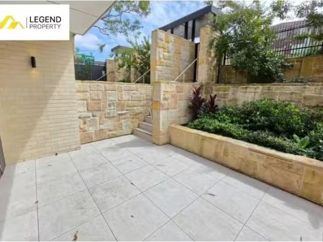 Charming 4 BR 130 Archer Street, Roseville Townhouse for rent.