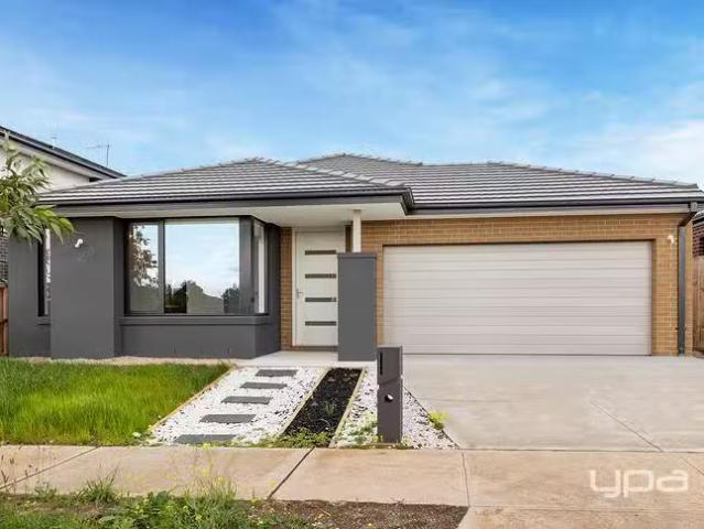 Charming 4 BR 13 Dandelion Crescent, Rockbank, VIC 3335