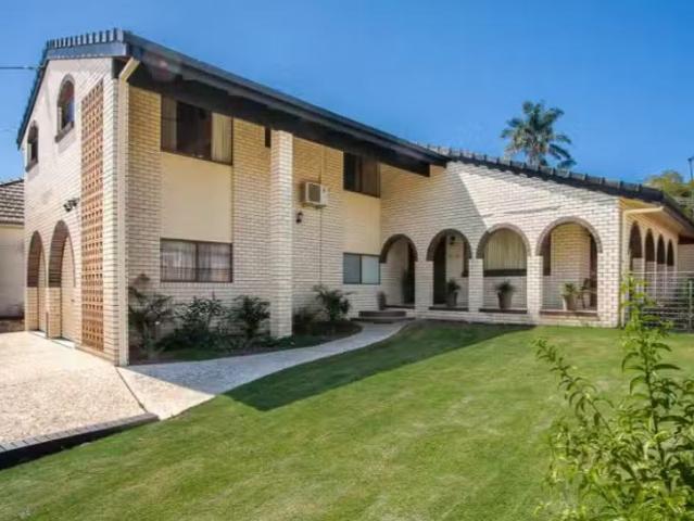 Cozy 4 BR 1 Creek Street, Redcliffe, QLD 4020