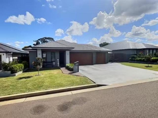 Just in! 4 BR 24 Burbank Cres, Singleton House for rent Liste.
