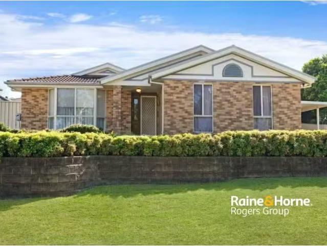 Rental! 4 BR 24 St Lawrence Avenue, BLUE HAVEN House for rent.