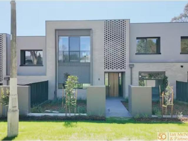 Cozy 4 BR 2/59 61 Vasey Crescent, Campbell House for rent Lis.