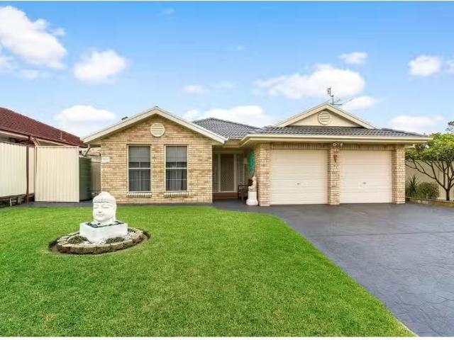 Rental! 4 BR 25 Bromley Court, Lake Haven House for rent List.