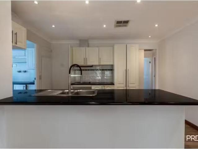 Cheap 4 BR 25 Linara Cct, Glenmore Park House for rent Listed.