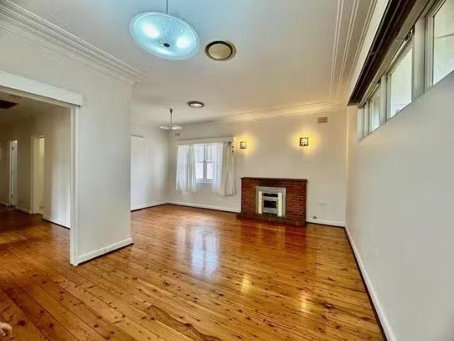 For Rent! 4 BR 26 Glenayr Avenue, West Ryde, NSW 2114