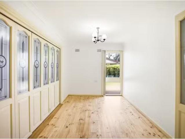 Just in! 4 BR 26 Runcorn Avenue, Hebersham House for rent Lis.