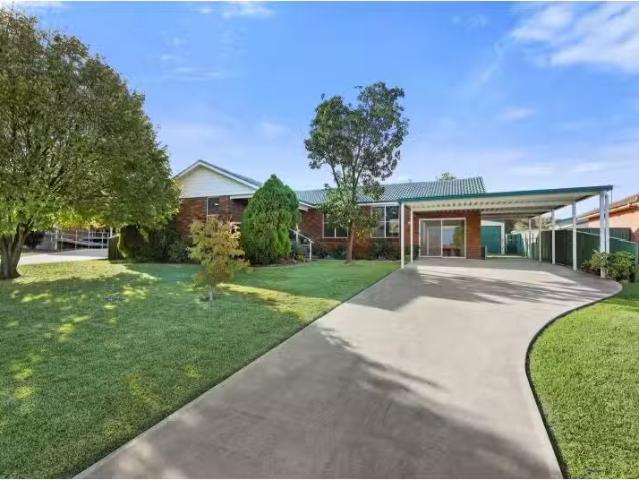 Cheap 4 BR 20 Askin Close, Scone House for rent Listed by Mon.