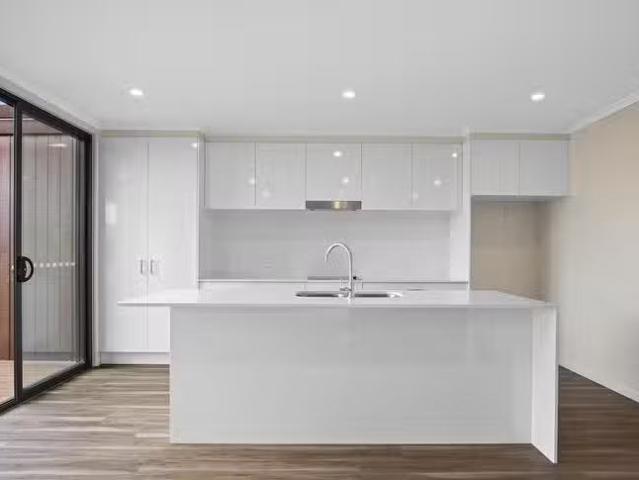 Cheap 4 BR 2/230 Queen Street, Southport, QLD 4215