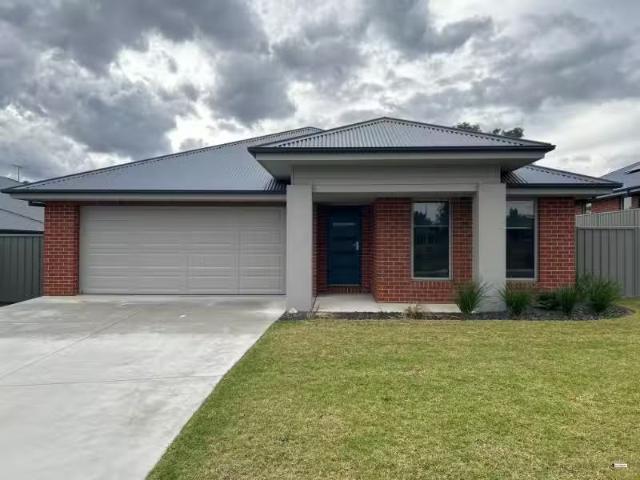 For Rent! 4 BR 22 Pheasant Court, Thurgoona House for rent Li.