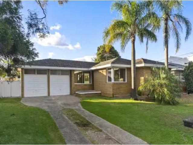 Cozy 4 BR 232 Belgrave Esplanade, Sylvania Waters House for re.