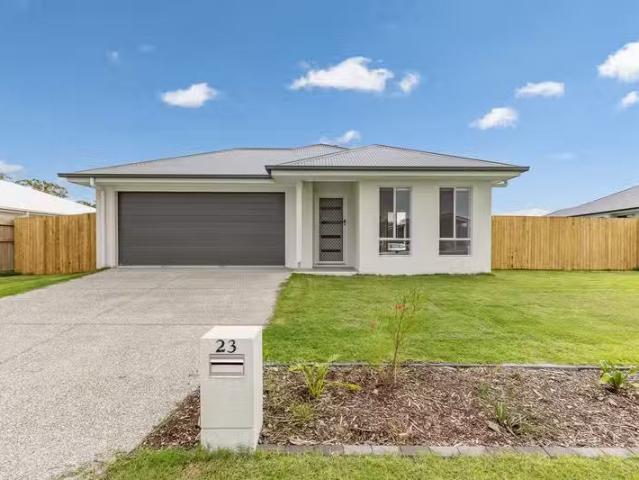 Deal! 4 BR 23 Torbanlea Street, BURRUM HEADS, QLD 4659 House.