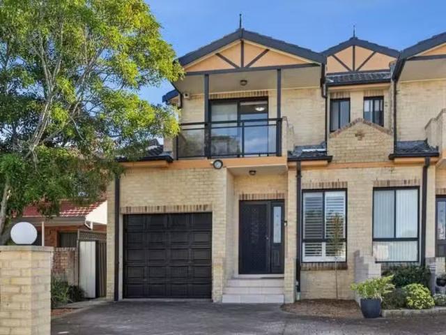 Unique 4 BR 23A Mac Farlane Parade, Sylvania House for rent L.