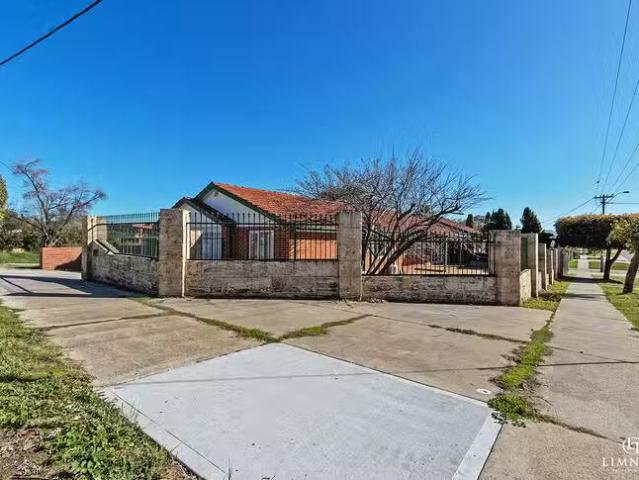 Cozy 4 BR 35 Mangini Street, Morley, WA 6062