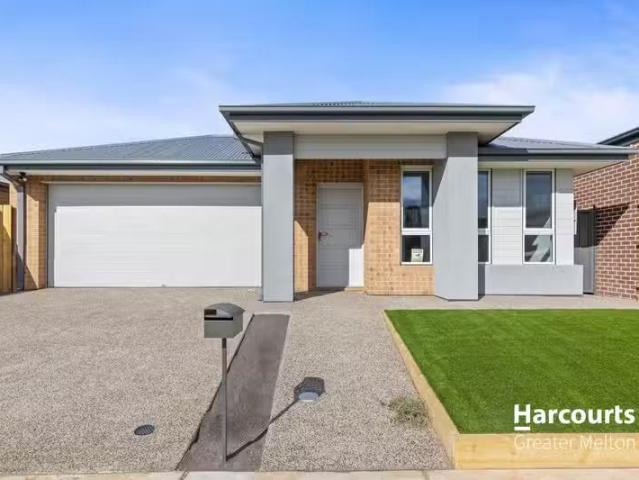For Rent! 4 BR 36 Trieste Crescent, DEANSIDE, VIC 3336 House.