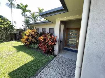 Deal! 4 BR 37 Midshipman Street, South Mission Beach, QLD 4852
