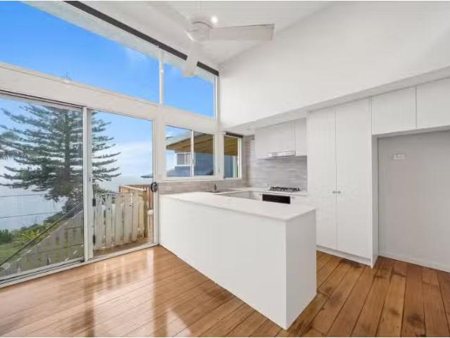 Unique 4 BR 303 Lawrence Hargrave Drive, Clifton Townhouse for.